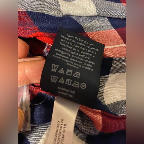 Tommy Hilfiger button up size small - Picture 5 of 8